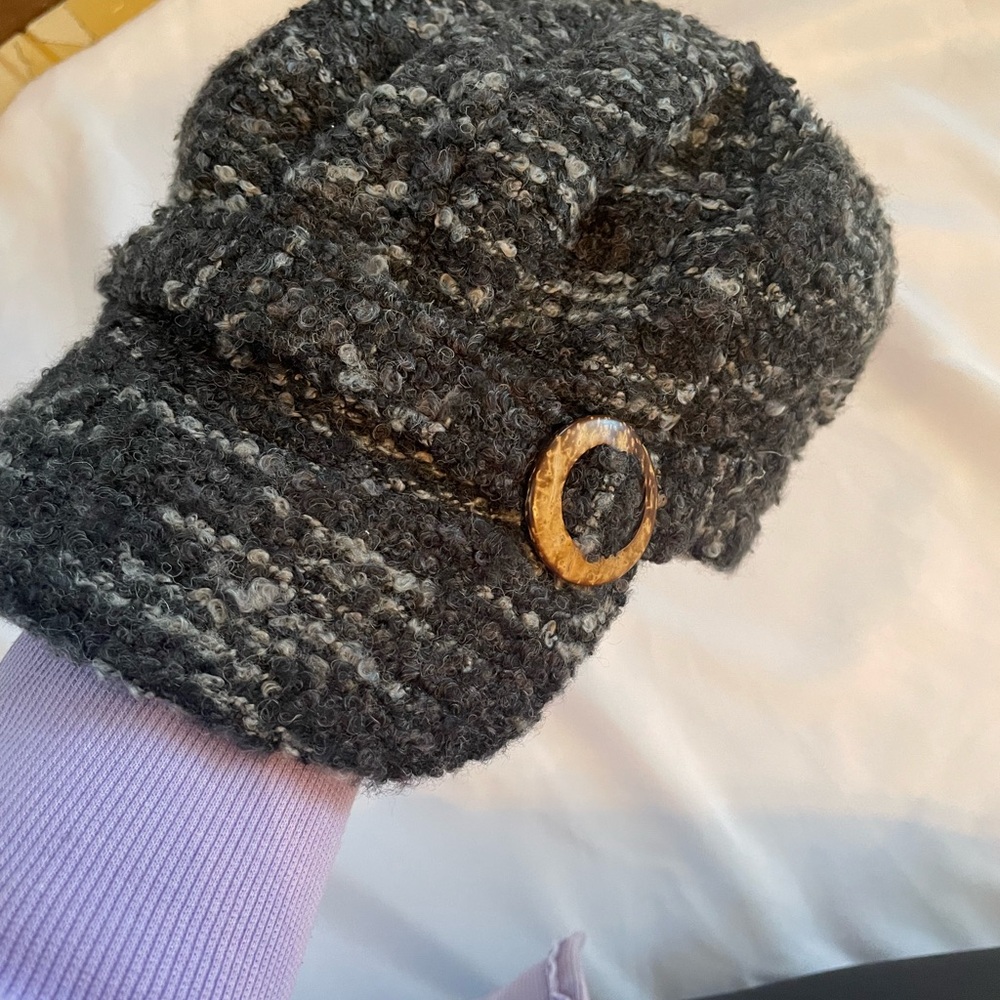 Stylish Gray Textured Women’s‎ Knit “Newsboy” Cap w/Button Accent, OS Fits Most